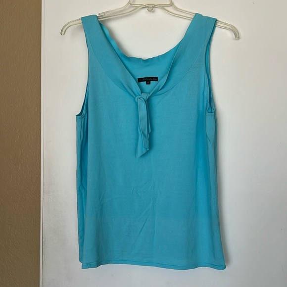 Summer ready top with knot detail at neckline - Picture 1 of 6